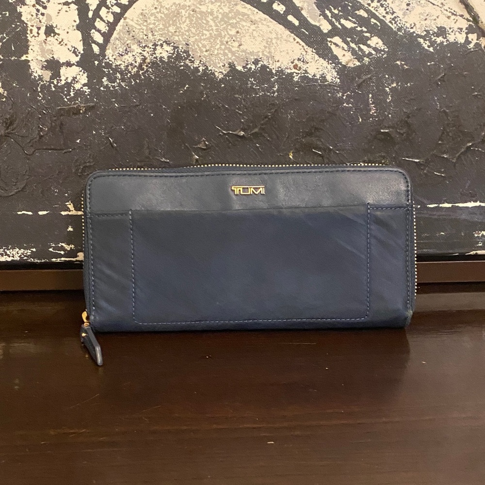 Authentic Tumi Women's Voyageur Zip-Around Continental, Ocean Blue.